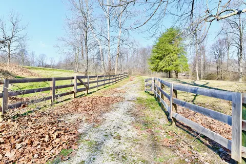 7460 E Robertson Rd, Trafalgar, IN 46181