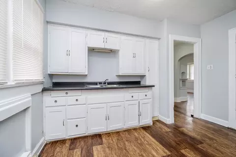 Kitchen - 2905 E 16th St, Indianapolis, IN 46201 photo 4 of 4