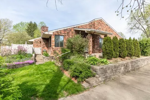 4249 Mockernut Ct, Columbus, IN 47201