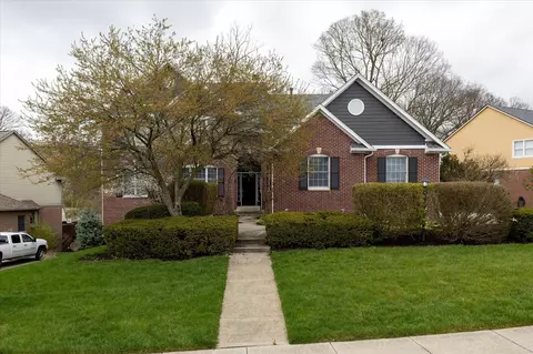 1074 Sullivans Rdg, Zionsville, IN 46077