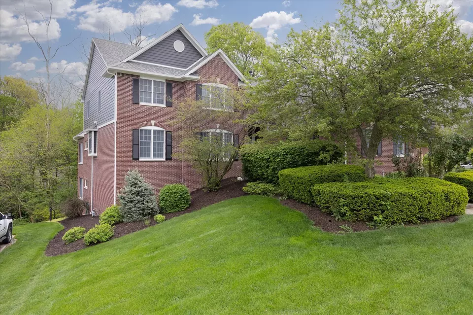  1074 Sullivans Rdg, Zionsville, IN 46077 photo 2