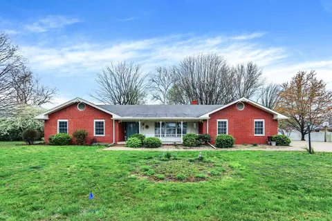 665 Brent Woods Dr, Shelbyville, IN 46176