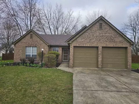 7667 Colonial Ct, Fishers, IN 46038