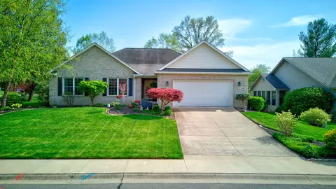 6027 Chinkapin Dr, Columbus, IN 47201