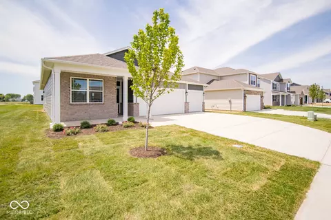Exterior - 635 Blackrock Dr, Pendleton, IN 46064 photo 4 of 8