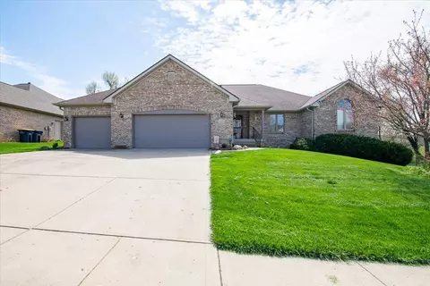 1413 Park Meadow Dr, Beech Grove, IN 46107