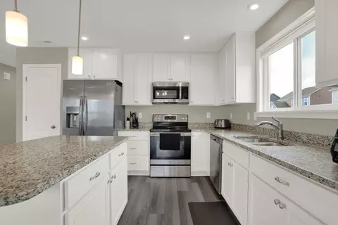 Kitchen - 8130 Lythrium Way, Plainfield, IN 46168 photo 5 of 5