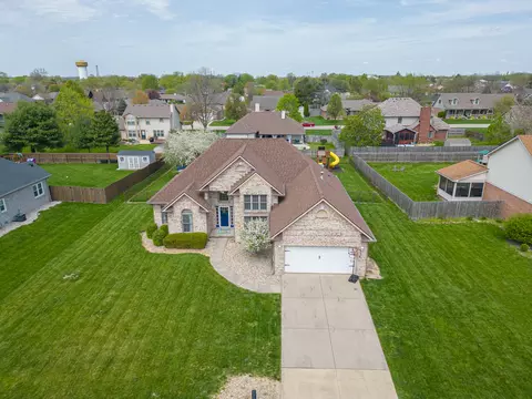 1026 Fallway Dr, Shelbyville, IN 46176
