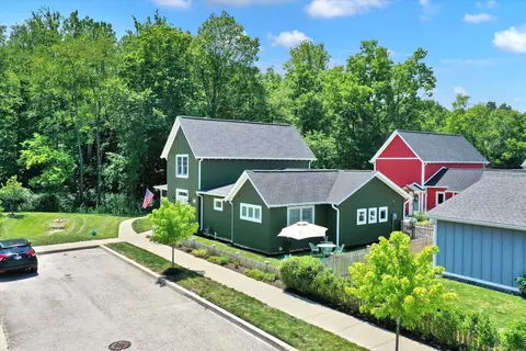 10458 Robinwood Ct, Zionsville, IN 46077