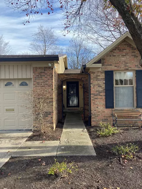 8421 Quail Hollow Rd, Indianapolis, IN 46260