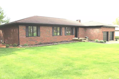 108 Hilltop Ln, Greencastle, IN 46135