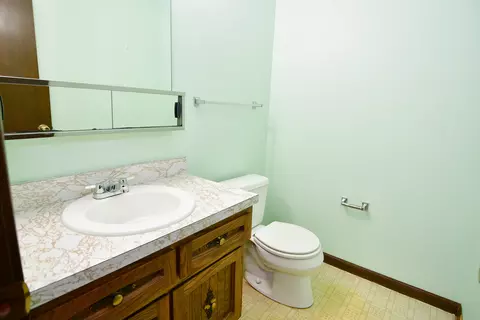Bath - 246 Plainview Dr, Avon, IN 46123 photo 1 of 8