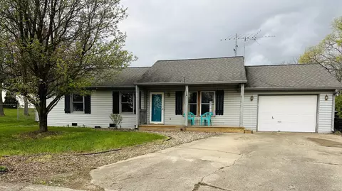 12 Lakewood Dr, Trafalgar, IN 46181