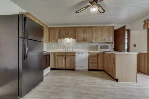 Kitchen - 1330 Killian Dr, Beech Grove, IN 46107 photo 3 of 4