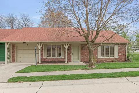 5 Woodacre Dr, Carmel, IN 46032
