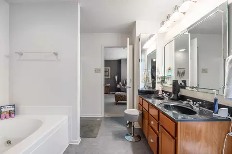 Bath - 8240 S Evening Dr, Pendleton, IN 46064 photo 1 of 3