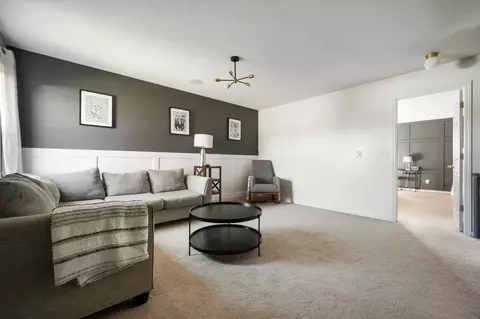 Living - 1546 Huntzinger Blvd, Pendleton, IN 46064 photo 6 of 7