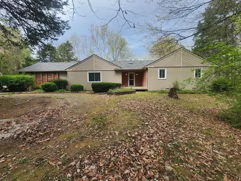 3311 N Lakeview Dr N, Hope, IN 47246