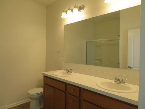 Bath - 4806 Larkspur Dr, Plainfield, IN 46168 photo 3 of 5