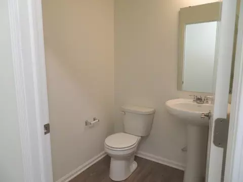 Bath - 4806 Larkspur Dr, Plainfield, IN 46168 photo 2 of 5
