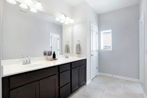 Bath - 13332 E Lieder Way, Fishers, IN 46037 photo 2 of 5