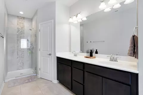 Bath - 13332 E Lieder Way, Fishers, IN 46037 photo 3 of 5