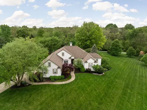 9292 Deer Ridge Dr, Zionsville, IN 46077