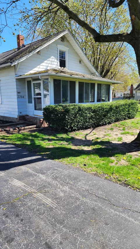 2204 Park Rd, Anderson, IN 46011