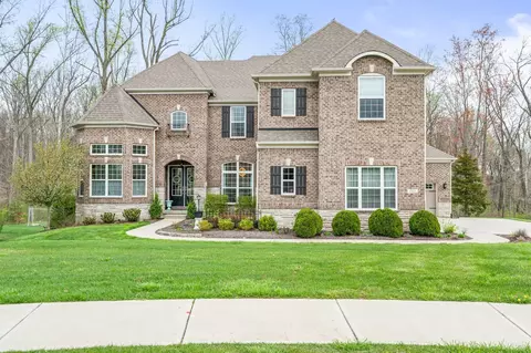 1522 Canyon Oak Ln, Columbus, IN 47201