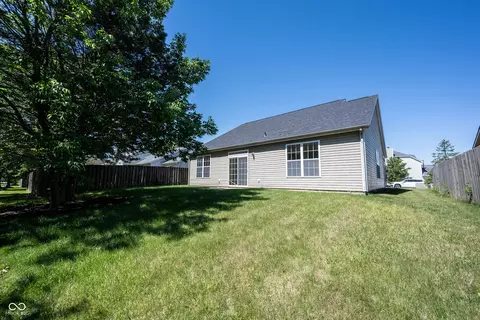 Exterior - 10675 Kyle Ct, Fishers, IN 46037 photo 5 of 7