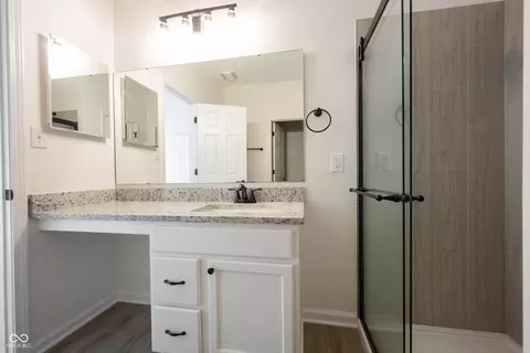 Bath - 10675 Kyle Ct, Fishers, IN 46037 photo 3 of 5
