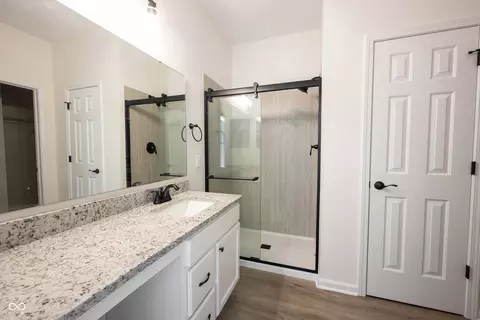 Bath - 10675 Kyle Ct, Fishers, IN 46037 photo 1 of 5