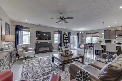 Living - 6752 Greeson Ln, Plainfield, IN 46168 photo 1 of 3