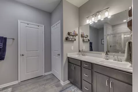 Bath - 6752 Greeson Ln, Plainfield, IN 46168 photo 1 of 4