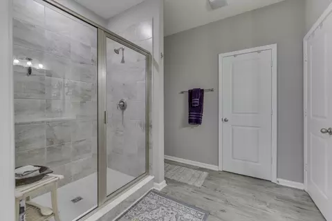 Bath - 6752 Greeson Ln, Plainfield, IN 46168 photo 2 of 4