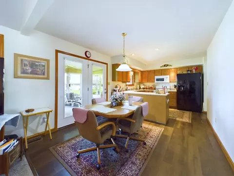 Dining - 142 Chateau Dr, Pendleton, IN 46064 photo 1 of 4
