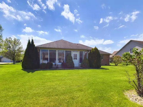 Exterior - 142 Chateau Dr, Pendleton, IN 46064 photo 5 of 10