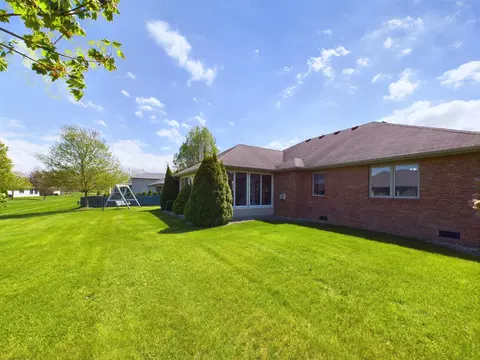 Exterior - 142 Chateau Dr, Pendleton, IN 46064 photo 10 of 10