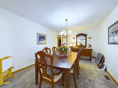 Dining - 142 Chateau Dr, Pendleton, IN 46064 photo 3 of 4