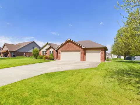 Exterior - 142 Chateau Dr, Pendleton, IN 46064 photo 3 of 10