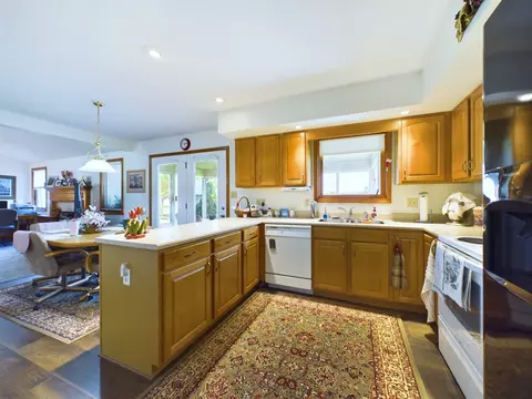 Kitchen - 142 Chateau Dr, Pendleton, IN 46064 photo 2 of 2