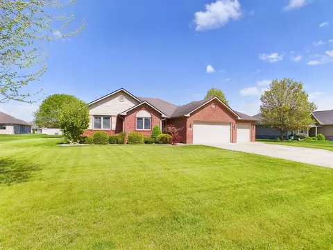 Exterior - 142 Chateau Dr, Pendleton, IN 46064 photo 2 of 10