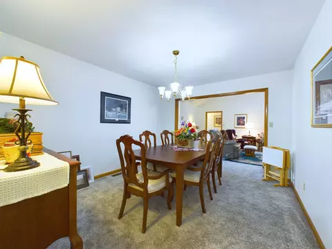Dining - 142 Chateau Dr, Pendleton, IN 46064 photo 4 of 4