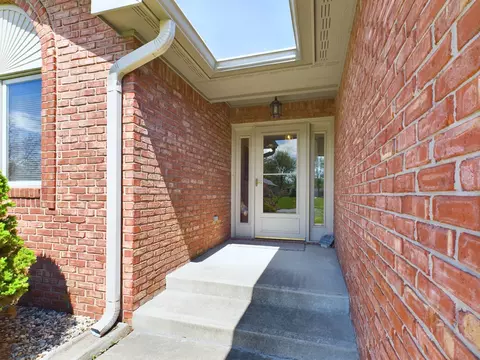 Exterior - 142 Chateau Dr, Pendleton, IN 46064 photo 8 of 10