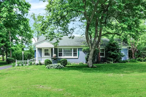 1076 E King St, Franklin, IN 46131