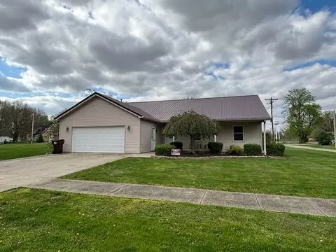 614 E Howard St, Waveland, IN 47989