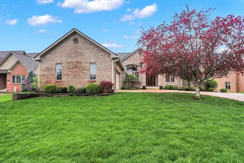 384 Walnut Woods Dr, Greenwood, IN 46142