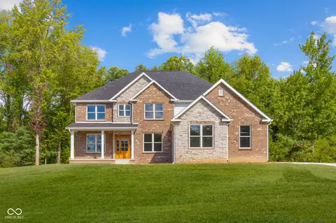 1907 Tipton Ponite Ct, Columbus, IN 47201