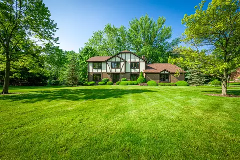 1095 Crown Pt, Zionsville, IN 46077