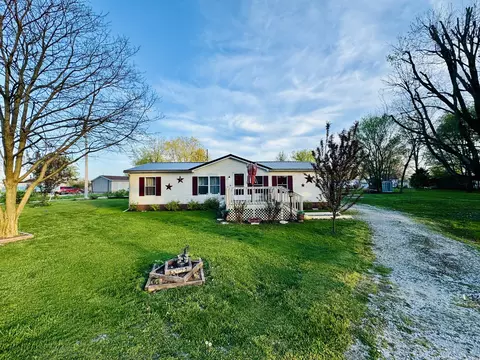 98 N Fourth St, Carbon, IN 47837